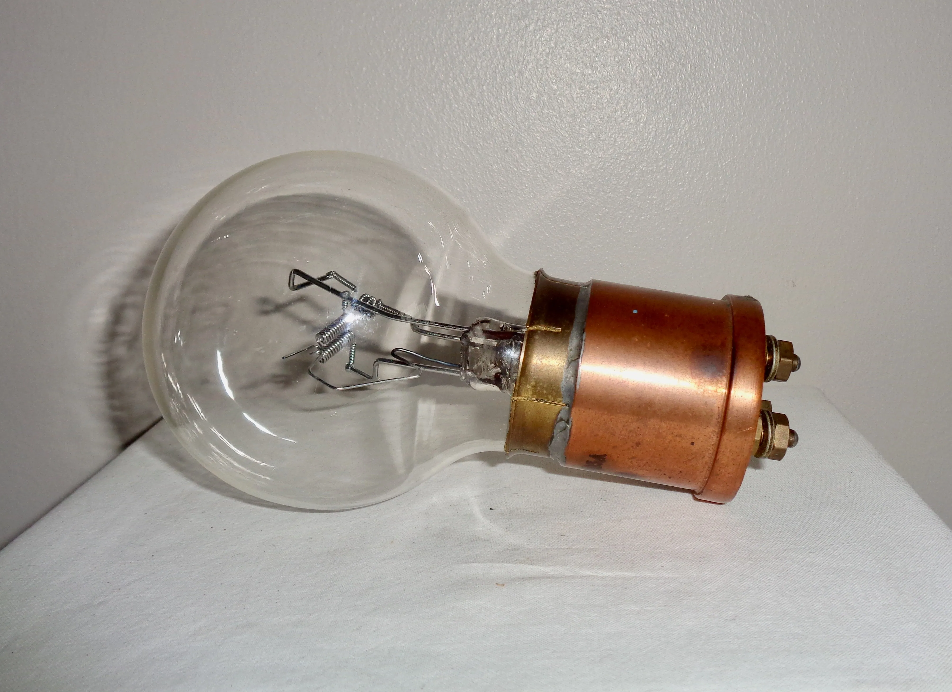 1961 Avro Vulcan GEC 26V/500W 28V/280W Twin Filament Landing Light Bulb
