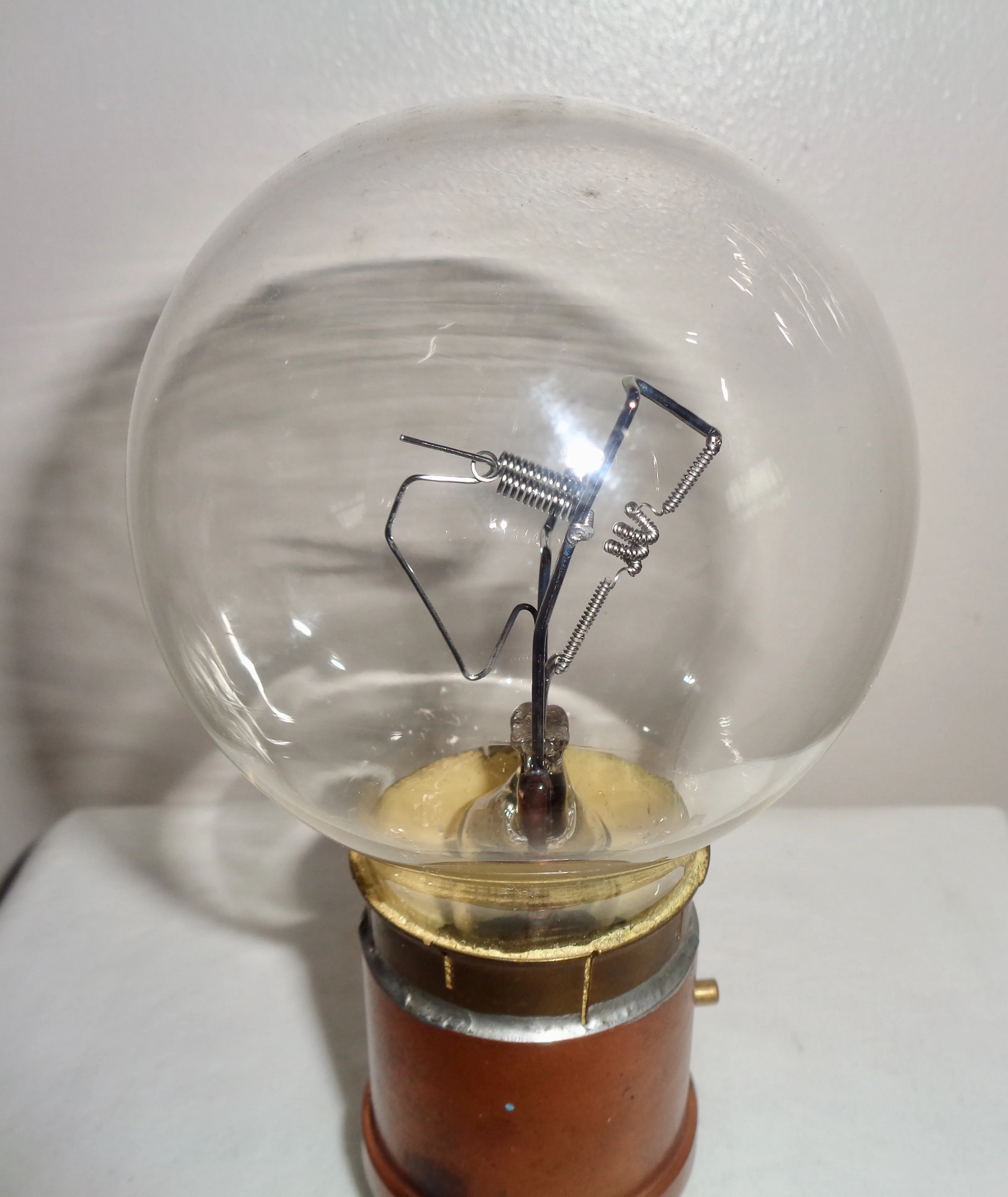 1961 Avro Vulcan GEC 26V/500W 28V/280W Twin Filament Landing Light Bulb